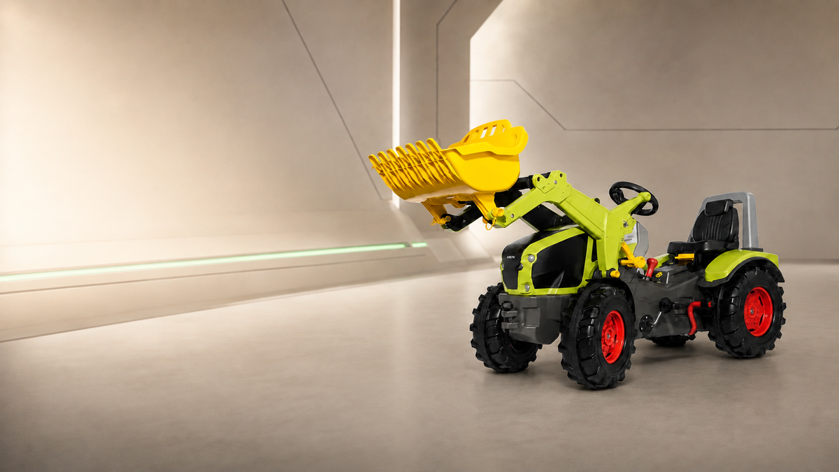 Claas Axion 960 X-Trac Kindertraktor in minimalistischem futuristischem Studio