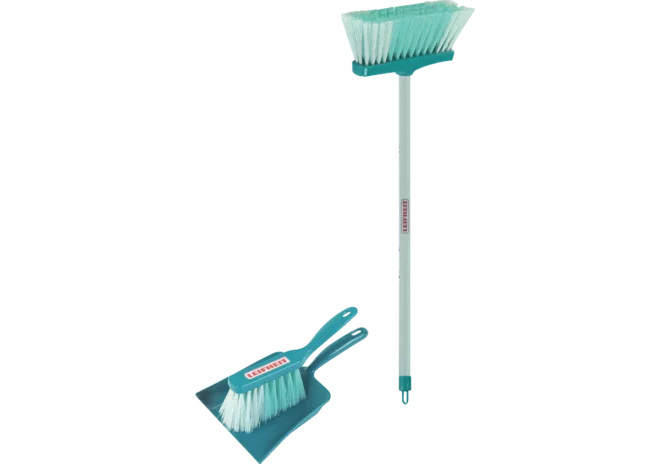 Spielzeug-Besengarnitur von klein, bunt und kindgerecht gestaltet
