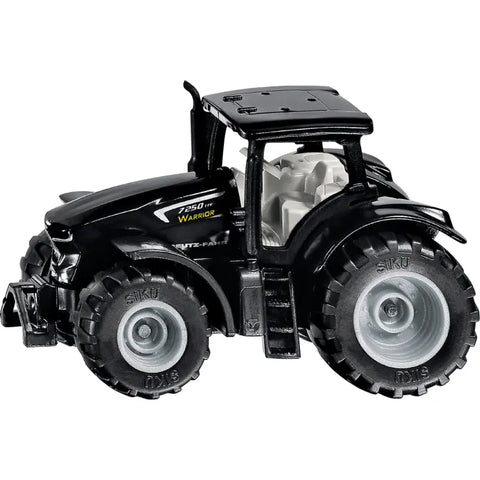 Siku Deutz-Fahr TTV 7250 Warrior mit Anhänger im Maßstab 1:87, Seitenansicht