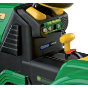 Cockpit des John Deere Traktor mit Frontlader OR0068 mit FM-Radio und verstellbarem Sitz