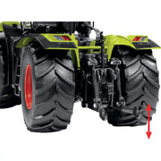 Wiking Claas Xerion 4500 Traktor 1:32 – Detailaufnahme Fahrerhaus und Räder